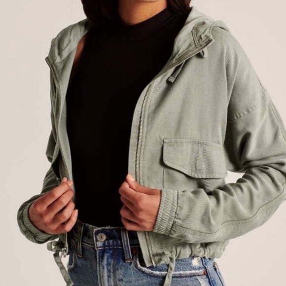 Abercrombie & Fitch Cargo / Utility Cropped Jacket - Picture 1 of 6